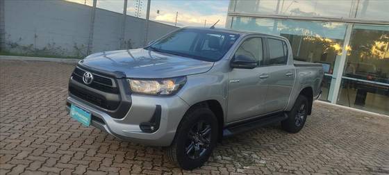 TOYOTA HILUX 2.8 D-4D TURBO DIESEL CD SR 4X4 AUTOMÁTICO